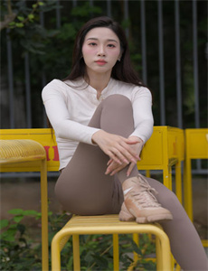 《裸体诱奸》