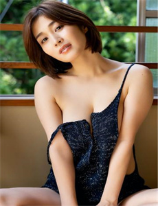 《性饥渴的漂亮女邻居BD视频》