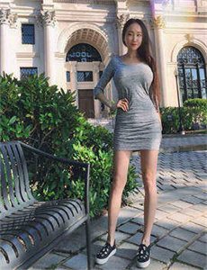 《上课时勃起了女同学帮我口》