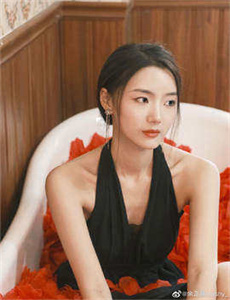 《人妻杨丽的无奈献身》