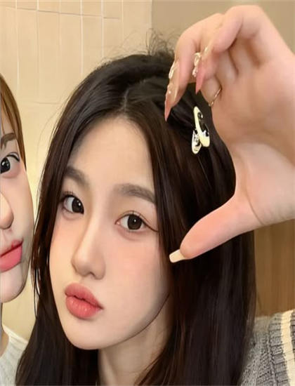 《大地的女儿1994》服装道具解析：时代还原与细节设计评价